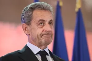 France : exclu de la Légion d'honneur, Nicolas Sarkozy s'en remet à la CEDH
