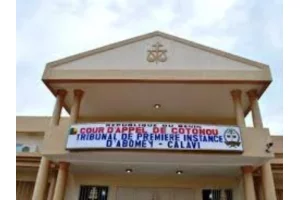 Bénin : condamnation d'un homme à 03 ans de prison, pour avoir détourné les économies de son épouse à Abomey-Calavi