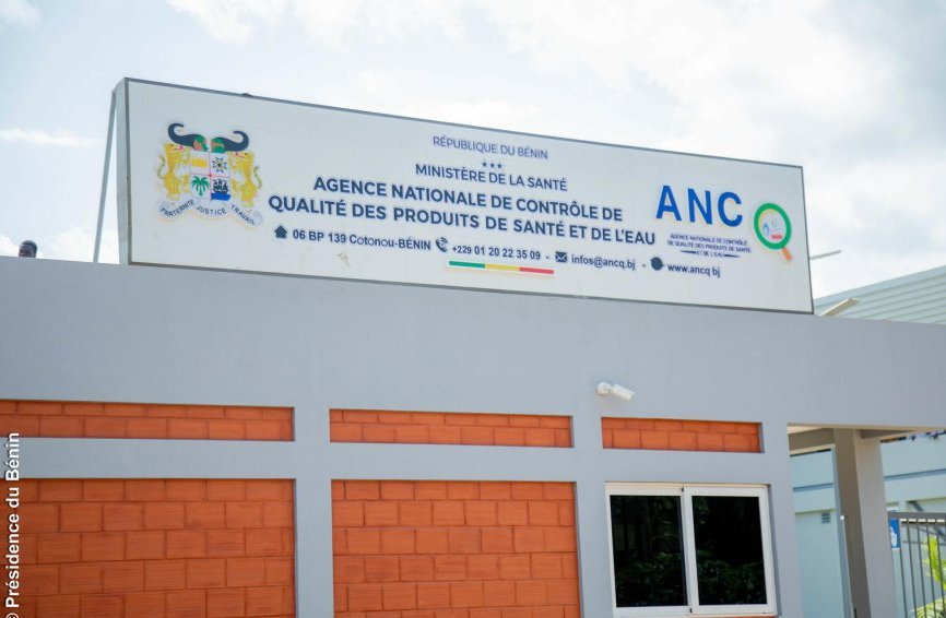 Abomey-Calavi : un laboratoire de référence érigé pour le contrôle de la qualité de l'eau et des produits de santé 