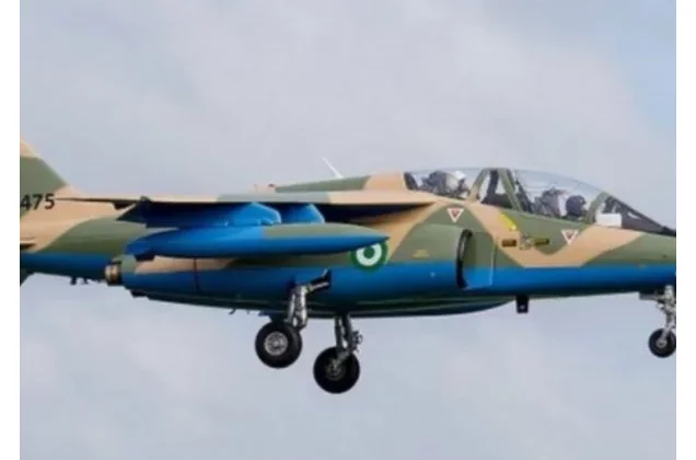 Tentative de coup d'État : le Nigéria confirme avoir déployé des avions de chasse et des navires de guerre au Bénin 