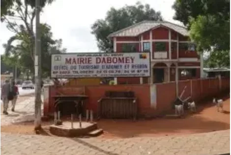 Bénin : taxe annoncée sur les services de sonorisation et de location de bâches et chaises à Abomey
