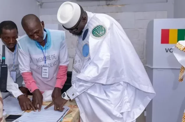 Présidentielle en Guinée : Mamadi Doumbouya largement en tête selon les premiers résultats partiels 