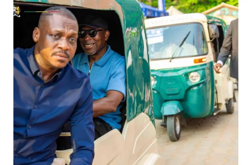 Vodun Days 2026 : arrivée de Talon à bord d'un tricycle à Ouidah, ce qu'il faut comprendre