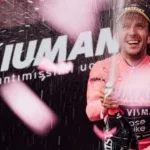 Simon Yates remporte le Giro 2025, voici le podium après le classement général