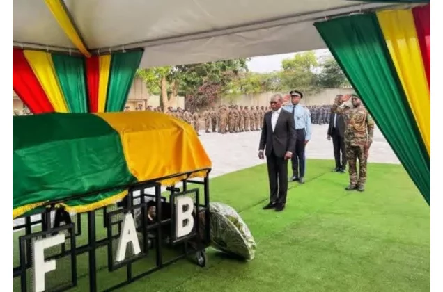 Talon rend hommage au Quartier-maître DOTOU Jean-Baptiste, tué le 7 décembre lors du putsch raté