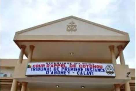 Abomey-Calavi : une nourrice en détention provisoire pour un détournement présumé de 500 000 FCFA