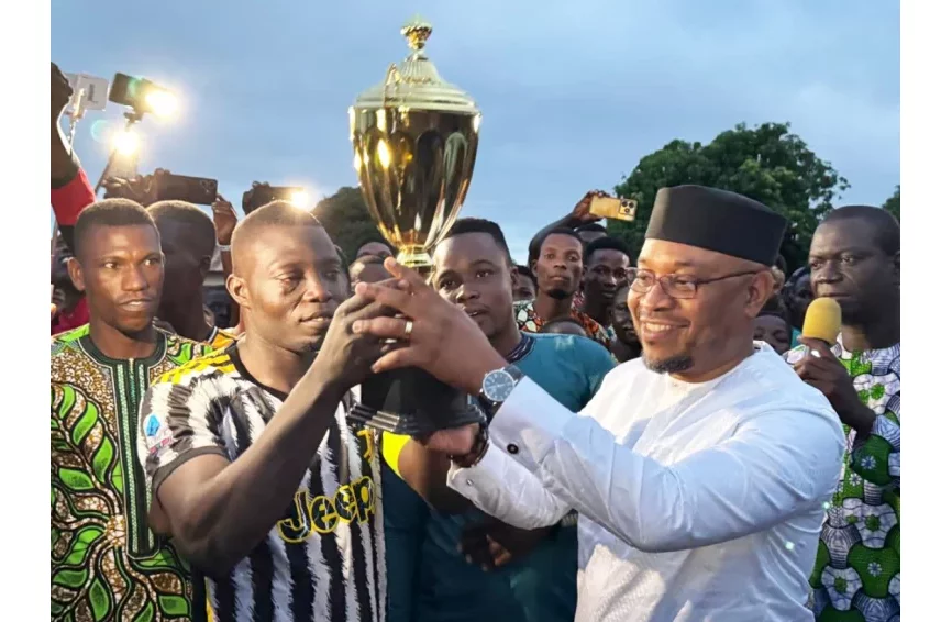 Tournoi de football à Savè : Bio Tchané et le DGPD Cyriaque Edon soutiennent la jeunesse