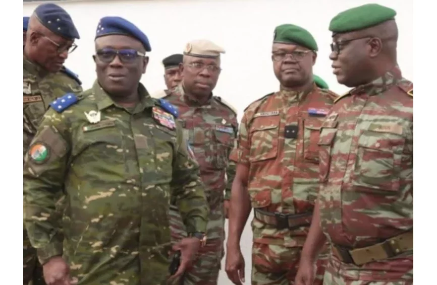 Abidjan : concertation entre les chefs d'état-major des armées ivoirienne et béninoise