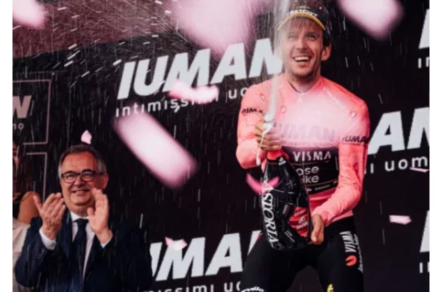 Simon Yates remporte le Giro 2025, voici le podium après le classement général