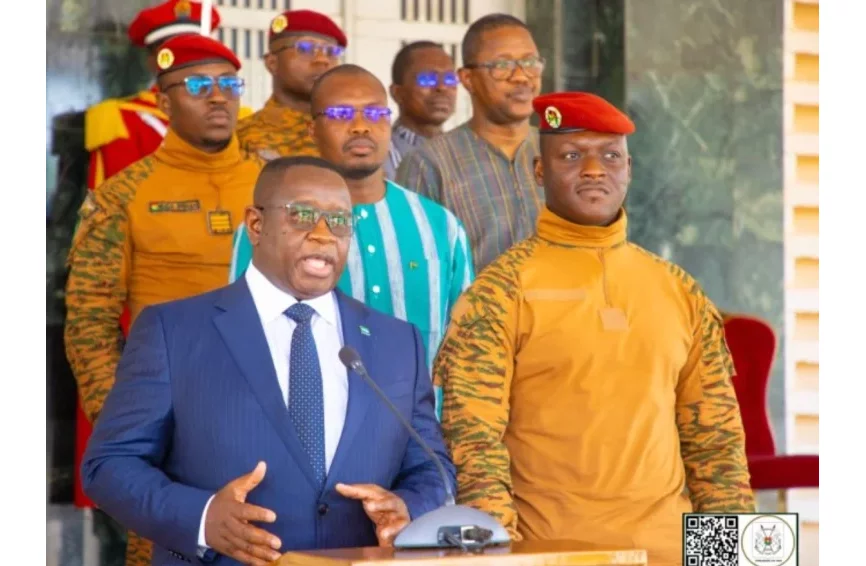 « Nous sommes des frères », Julius Maada Bio, président en exercice de la Cédéao, au Capitaine Traoré 