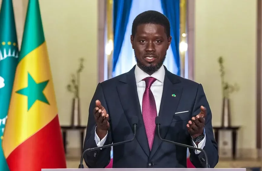 Sénégal : Bassirou Diomaye Faye réorganise la primature via un décret qui suscite des réactions