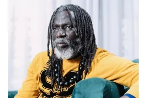 « Dieu est occupé », Tiken Jah Fakoly adresse un message fort à la jeunesse africaine 