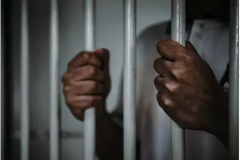 Après 10 ans de prison ferme, il refuse de sortir et demande un bonus 05 ans en plus