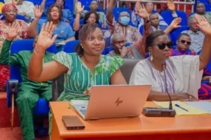 Burkina Faso : le Parlement vote la dissolution des partis et formations politiques