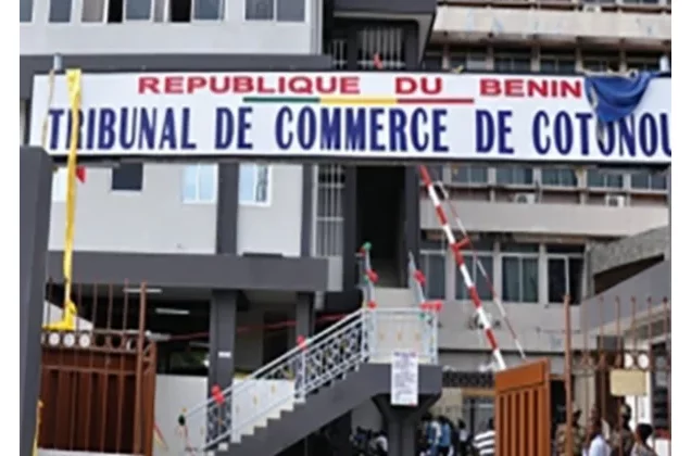 Tribunal de commerce de Cotonou : un citoyen réclame plus de 30 millions FCFA à une banque, les faits