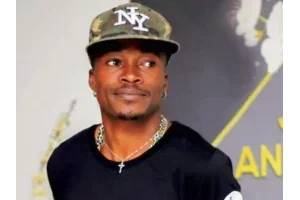 Arrestation de Debordo Leekunfa : une demande pressante de Emma Dobré et DJ Lewis