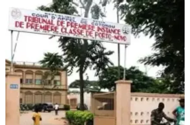 Femme enceinte décédée au CHDO : la Cour d'appel de Porto-Novo réduit la peine des médecins en spécialisation condamnés 