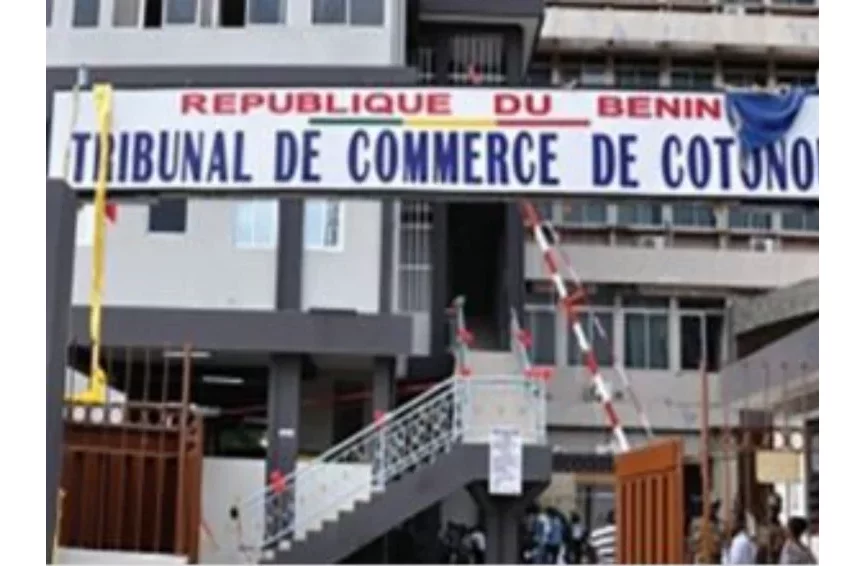 Tribunal de Commerce de Cotonou : une femme traduit son époux en justice pour impayés de loyers 