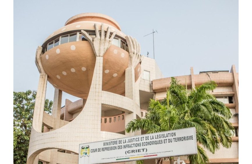Bénin : un homme jugé pour des faits présumés de diffamation à la Criet 