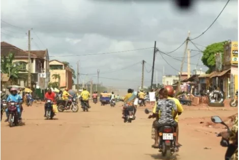 Jalousie à Abomey-Calavi : il abandonne sa femme dans sa propre voiture en pleine rue et prend zémidjan avec la maîtresse