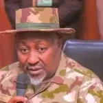 Nigéria : le ministre de la défense démissionne en pleine crise sécuritaire pour cette raison