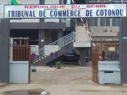 Tribunal de Commerce de Cotonou : une femme traduit son époux en justice pour impayés de loyers 