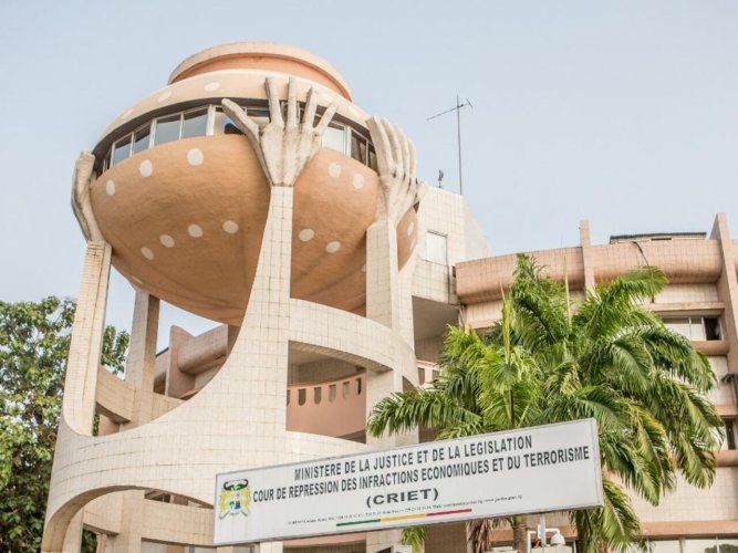 Bénin : un homme jugé pour des faits présumés de diffamation à la Criet 
