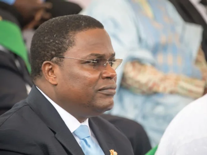 Révision constitutionnelle au Bénin : Aké Natondé justifie la présence de militaires dans le futur Sénat