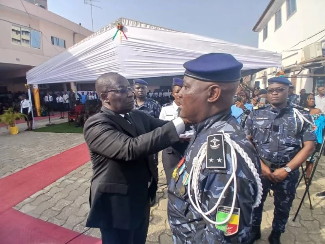 Bénin : le DGPR Brice Alowanou porte ses galons d'inspecteur général de police de deuxième classe
