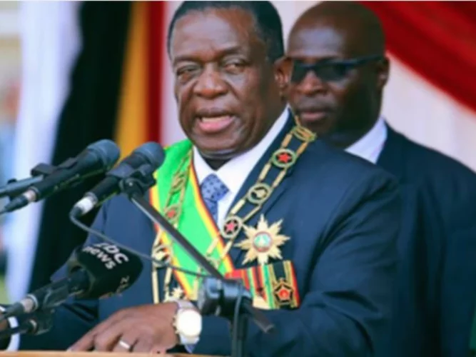Zimbabwé : une réforme constitutionnelle prévoit d'étendre le mandat du président Mnangagwa, 83 ans jusqu'en 2030