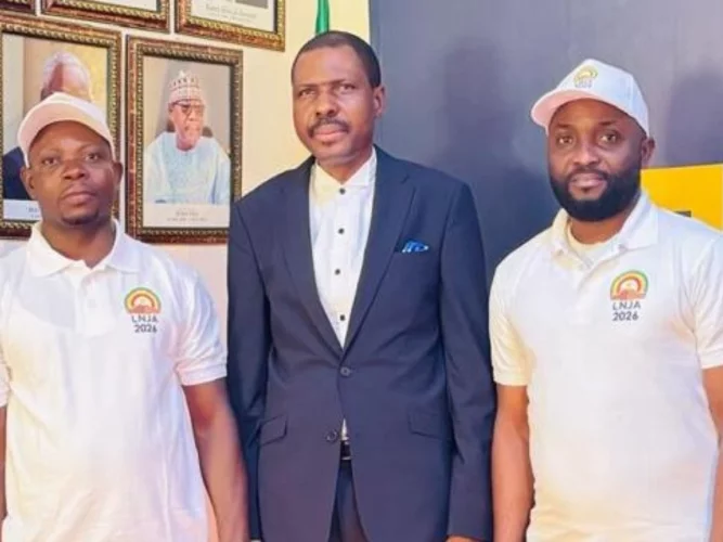 La "&#120287;&#120284;&#120282;&#120296;&#120280; &#120289;&#120276;&#120295;&#120284;&#120290;&#120289;&#120276;&#120287;&#120280; &#120279;&#120280; &#120287;&#120276; &#120285;&#120280;&#120296;&#120289;&#120280;&#120294;&#120294;&#120280; &#120291;&#120290;&#120296;&#120293; &#120287;'&#120276;&#120287;&#120295;&#120280;&#120293;&#120289;&#120276;&#120289;&#120278;&#120280; &#120280;&#120289; &#120814;&#120812;&#120814;&#120818;" de &#119818;&#119838;&#119846;&#119842; &#119826;&#119838;&#119835;&#119834; rejoint &#119811;&#119834;&#119847;&#119842;&#119838;&#119845; &#119812;&#119837;&#119834;&#119841; de &#120287;&#120306;&#120320; &#120279;&#120306;́&#120314;&#120316;&#120304;&#120319;&#120302;&#120321;&#120306;&#120320;.