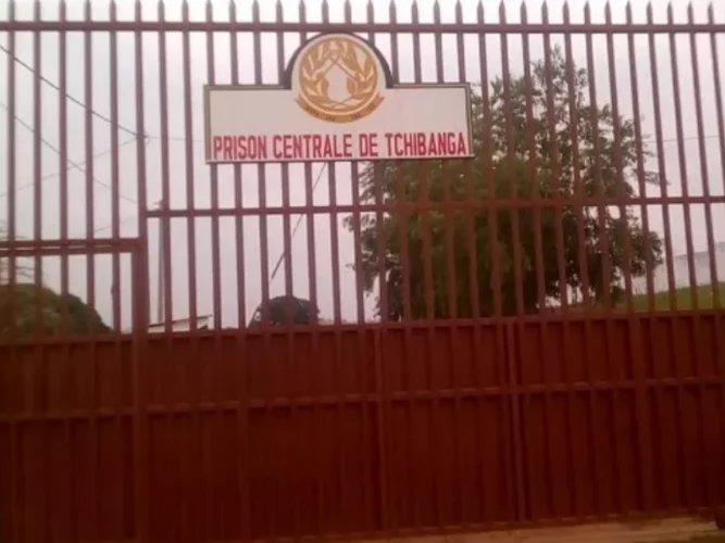 Gabon : 10 prisonniers ligotent des gardiens pénitentiaires et s'évadent de la prison de Tchibanga