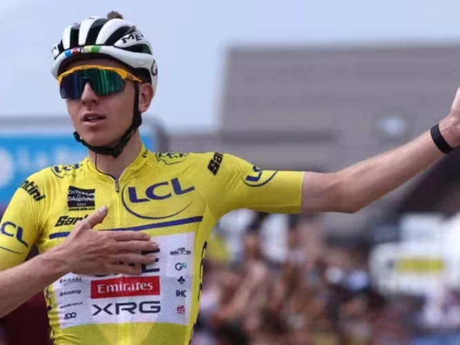 Critérium du Dauphiné 2025 : Tadej Pogacar, vainqueur en solitaire de la 7e étape devant Vingegaard
